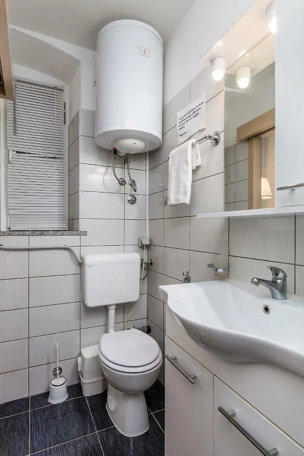 Room Andrea Rijeka 2*,  Croatia